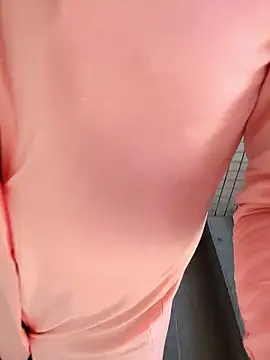 pink-mai (F milf) - スク水からへそ出しブルマへ生着替え🥰お股のしめり気が染み出す変態お着替え💖