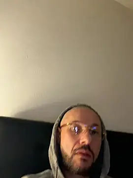 guitccch (Ask my age) - Je vous laisse choisir