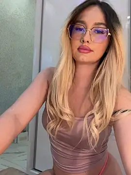 mollyxxx (F young) - Cum and squirt(last tipper gets whatsapp