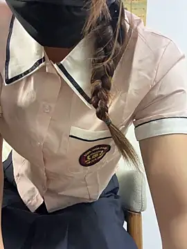 cara-02 (F young) - 户外咖啡厅看骚逼玩刺激