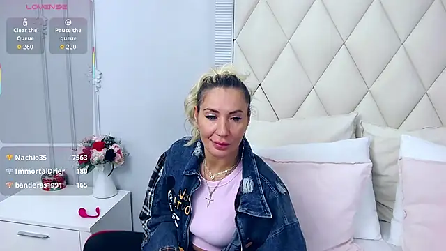 ginabear - GinaBear's free webcam - UK Sex Cams