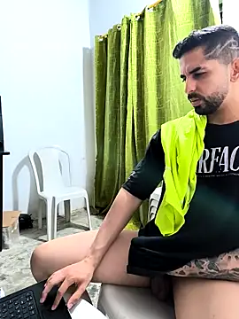 giannis090 (M young) - show penis