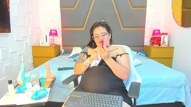 juana_valkiria - Juana_valkiria's free webcam - UK Sex Cams