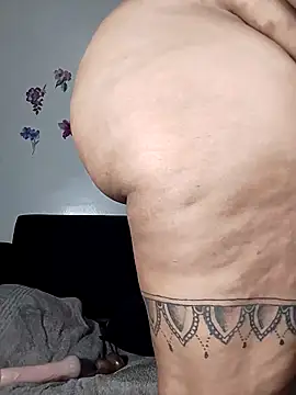 judylicius (F young) - Please help me to buy dildo