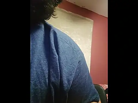 Strongbutgentle36 live cam