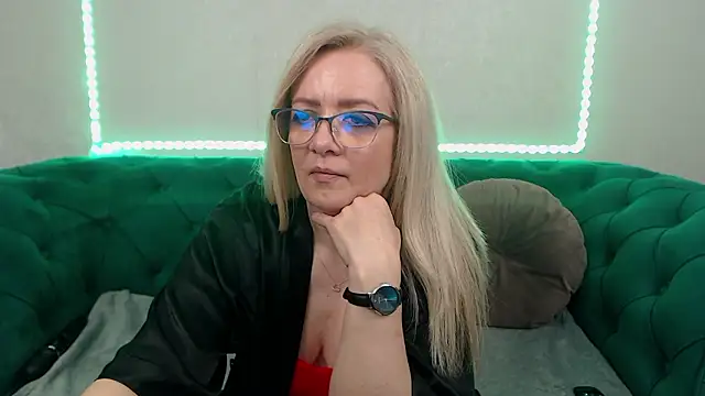 IvanaCharm live cam