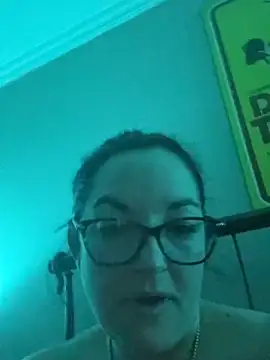 naturalboobsF live sex cam