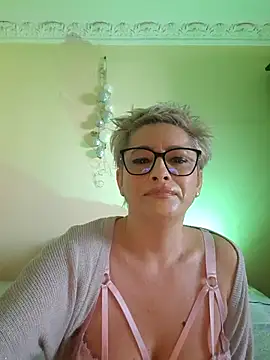 Webcam Model (LunaBlaise)  is live.Free join now!