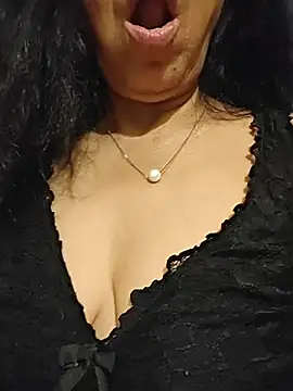 Webcam Model (NakedMILFx)  is live.Free join now!