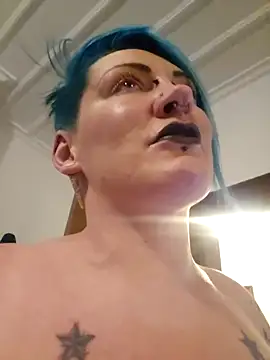 PinkTheHawk live cam