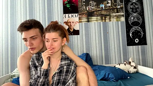 EmiliaCouple live cam