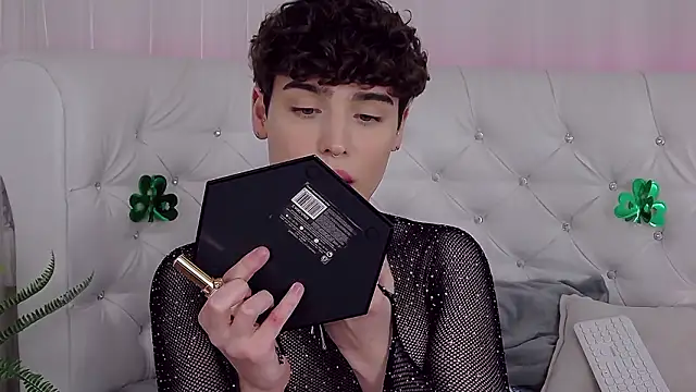 RobbyCharming live cam