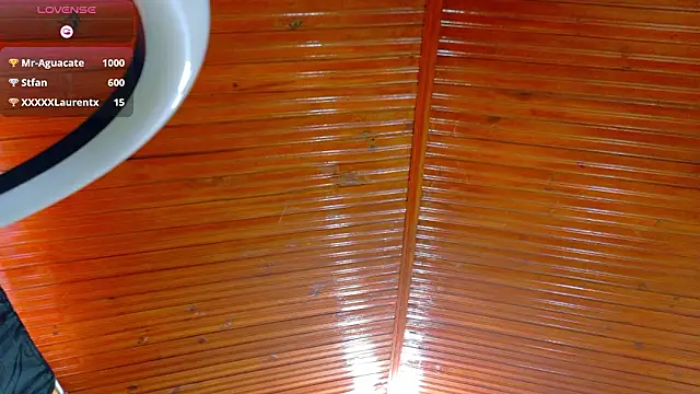 isabelle_adj live cam