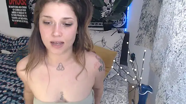 alienfortwenty - AlienforTwenty's free webcam - UK Sex Cams