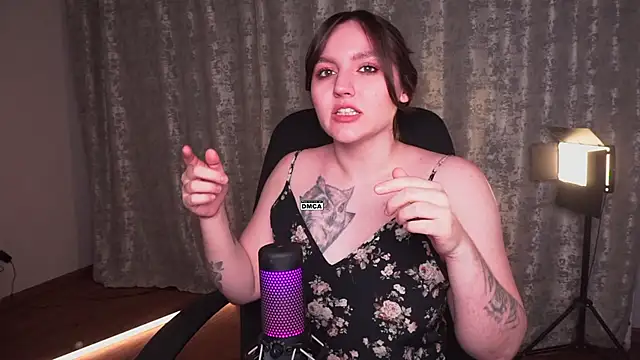 Hoot_owl_cb's Stripchat show and profile