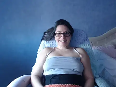 luckylisa23 - LuckyLisa23's free webcam - UK Sex Cams