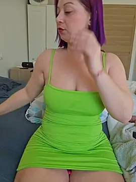 chaudesquirt (F young) - Choisis une action dans le menu 🎁❤️