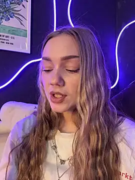 Webcam Model (MilaMoone)  is live.Free join now!