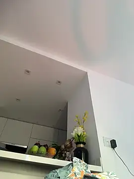 nicolecut (F young) - Fuck my pussy with my fingers and squirt