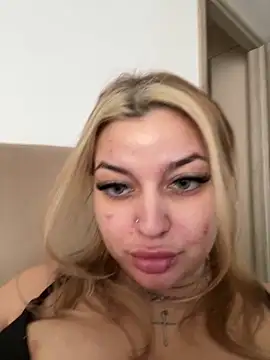 allysonk (F young) - Flash boobs