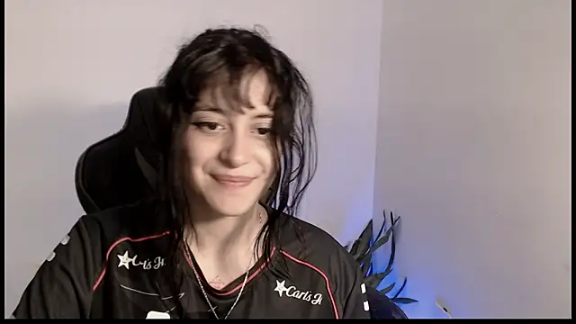 lizzy-c-e-e (F young) - show pussy