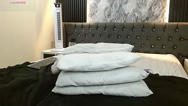 lolagolden1 - Lolagolden1's free webcam - UK Sex Cams