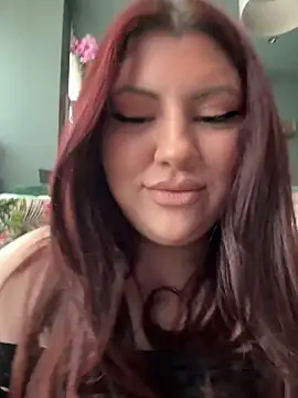 Webcam Model (CurvyKimmy1)  is live.Free join now!