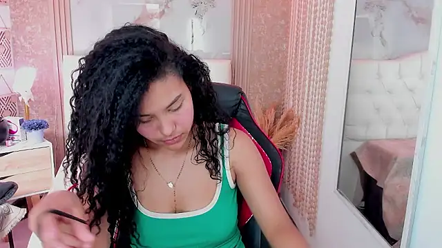 ariavega - AriaVega's free webcam - UK Sex Cams