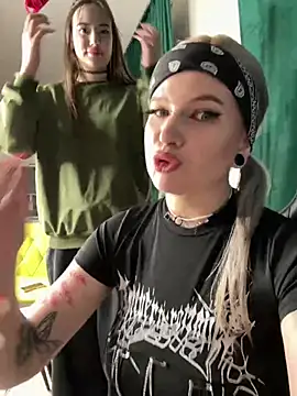 DriveThruDolls Live Webcam on Stripchat