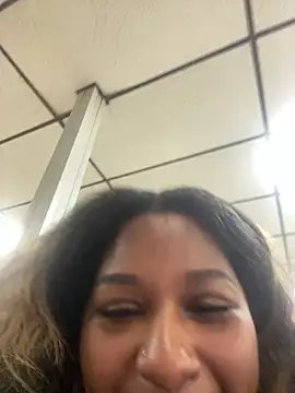 Webcam Model (xoxoSELENAxoxo)  is live.Free join now!