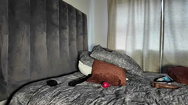 BedroomBullyX5 Live Webcam on Stripchat