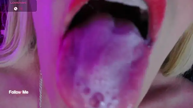 crislingery_dolli live cam