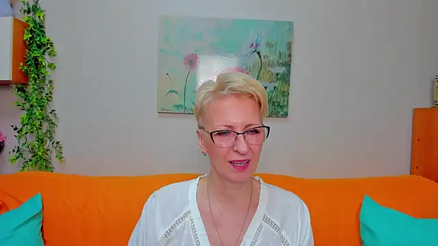 iamyourdream89's Stripchat show and profile