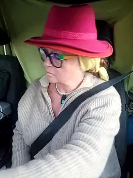 Webcam Model (Hot-Muci)  is live.Free join now!