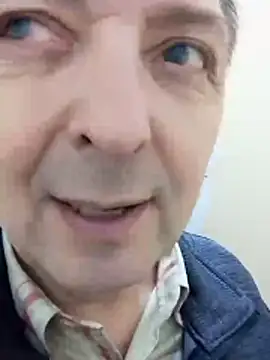 pokaz2020 (M mature) - Cum on cheeks in public