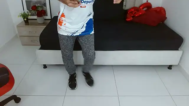 caius_fox (M young) - cum public