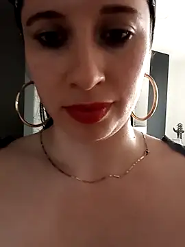 Webcam Model (sirena_dorada29)  is live.Free join now!