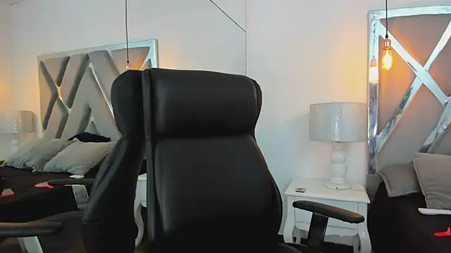 ChloeHarper_'s Stripchat show and profile