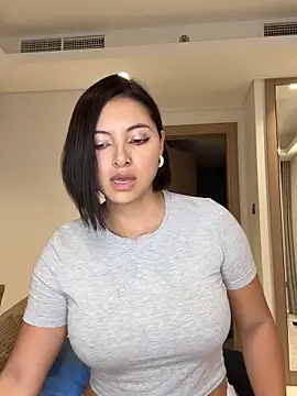 Webcam Model (alexademie1)  is live.Free join now!