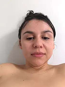 Webcam Model (Daniela-rosee)  is live.Free join now!