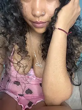 Webcam Model (SophieD)  is live.Free join now!