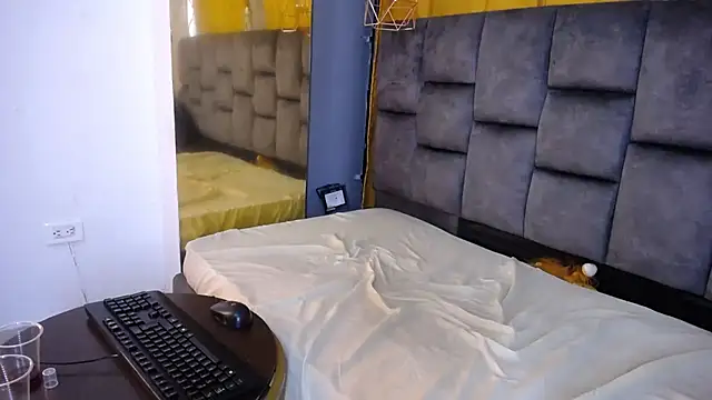 Noemi_Miller_ Live Webcam on Stripchat