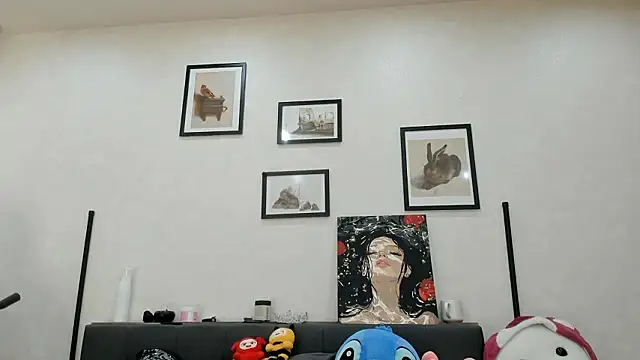 dolly_ll (F young) - Anal plug play