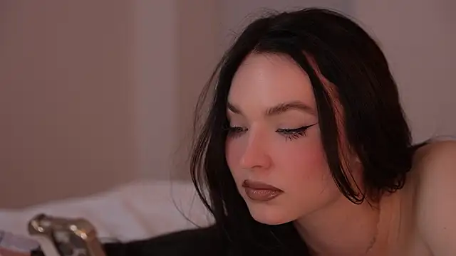 ibiddi (F young) - Glass dildo in pussy