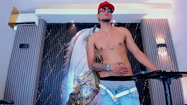 Mighty_Boys_888 live cam