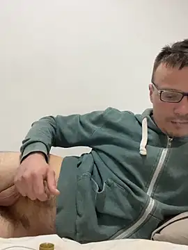 viktor1992-1-1 live sex cam