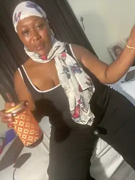 cardiebae89 (F milf) - Pussy play