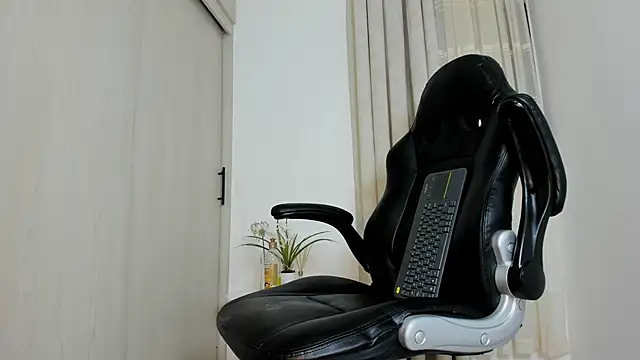 Biscuit_oliva Live Webcam on Stripchat