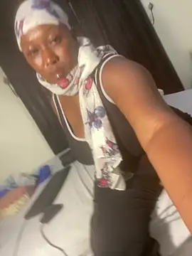 cardiebae89 (F milf) - Pussy play