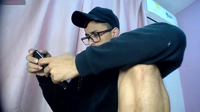 Ares_funn Live Webcam on Stripchat